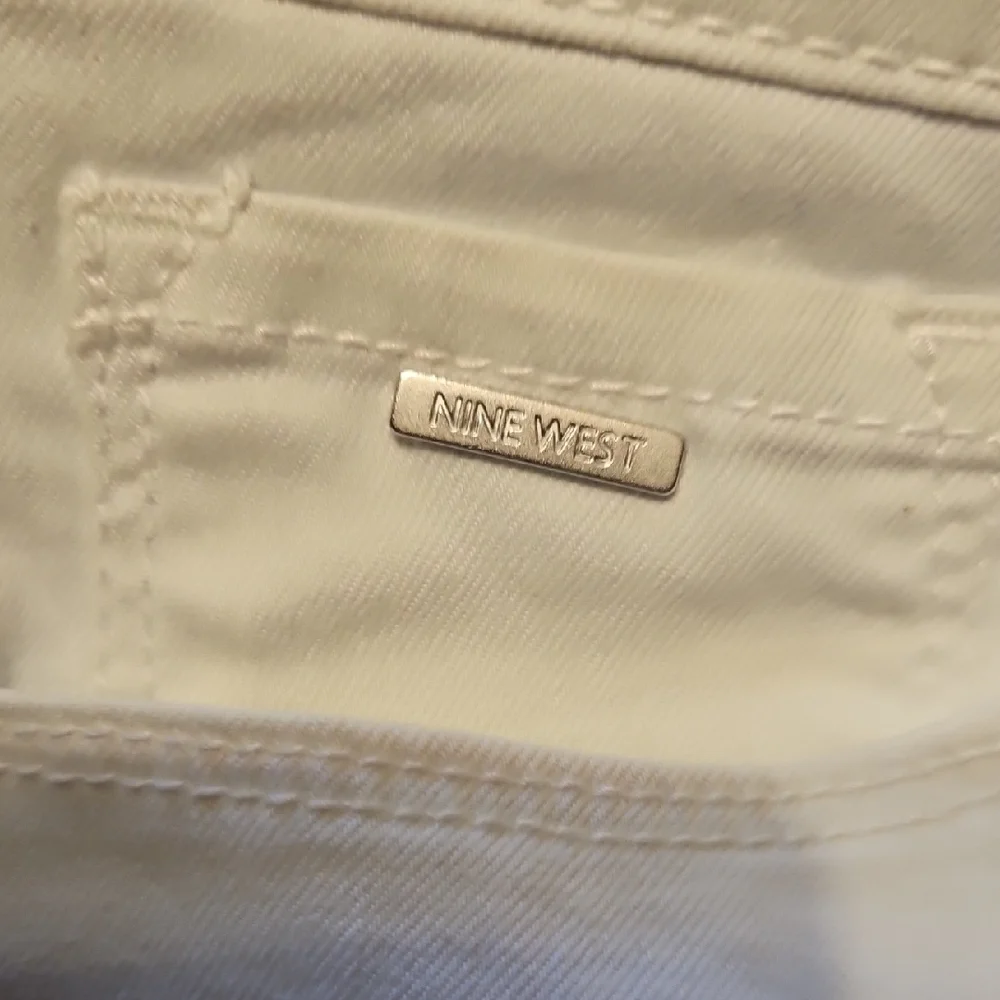 Nine West Women's Classic Cream Shorts - Picture 6 of 9